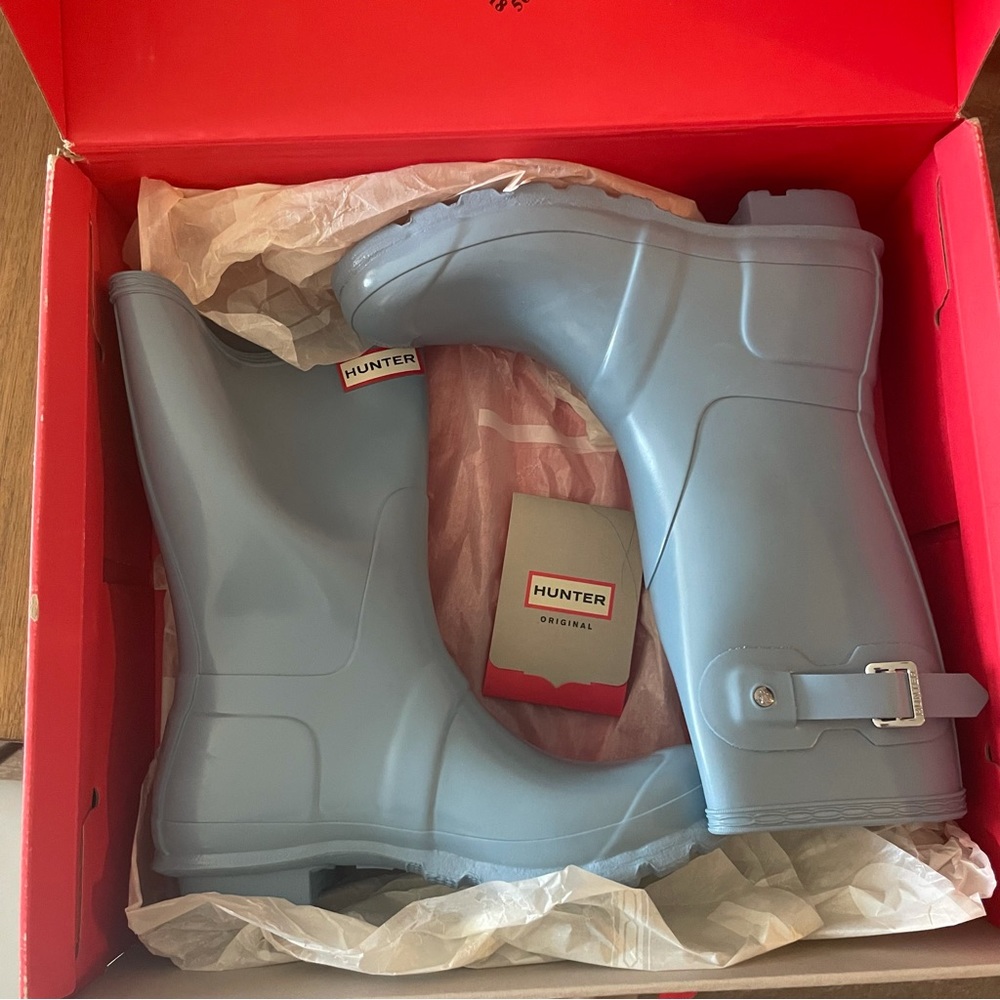 Hunter Boots - Pale Blue Short Gloss, size 8
